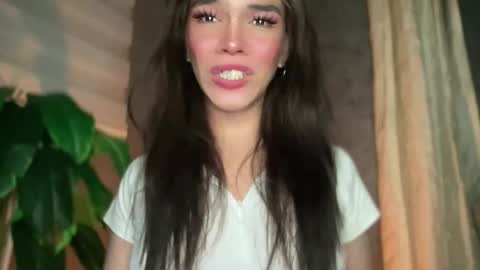 Snapshot of queenn_xxx chatting on 10.02.25 QUEEN online show from 10.02.25