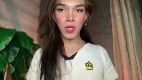 Snapshot of queenn_xxx chatting on 10.02.25 QUEEN online show from 10.02.25