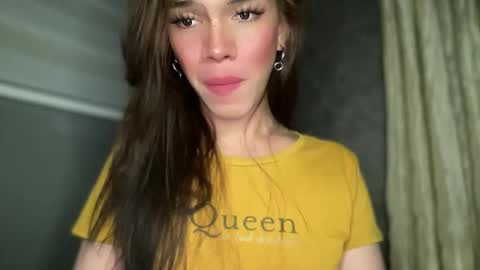 Snapshot of queenn_xxx chatting on 11.10.25 QUEEN online show from 11.10.25