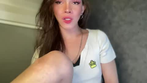 Snapshot of queenn_xxx chatting on 11.28.25 QUEEN online show from 11.28.25