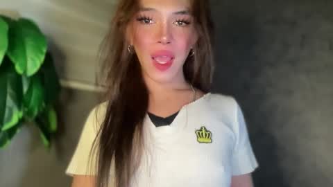 Snapshot of queenn_xxx chatting on 12.01.25 QUEEN online show from 12.01.25