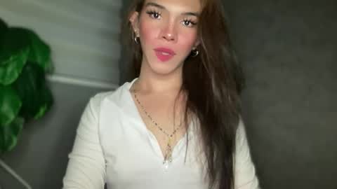 Snapshot of queenn_xxx chatting on 12.23.25 QUEEN online show from 12.23.25