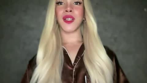 Snapshot of queenn_xxx chatting on 02.12.26 QUEEN online show from 02.12.26