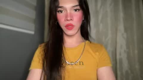 Snapshot of queenn_xxx chatting on 06.18.26 QUEEN online show from 06.18.26