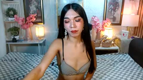 queennira online show from 07.14.26