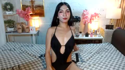 queennira online show from 07.18.26