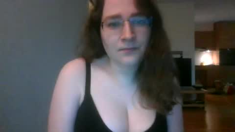 Snapshot of queenofthenights chatting on 06.17.26 queenofthenights online show from 06.17.26