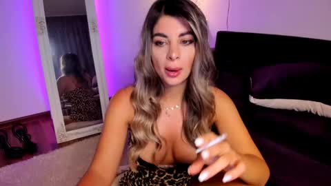 Snapshot of queenofyouredreams chatting on 05.15.26 Queennofyuredreams online show from 05.15.26