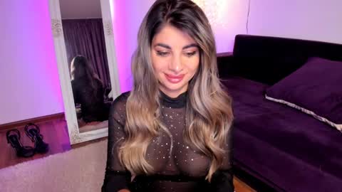 Snapshot of queenofyouredreams chatting on 05.17.26 Queennofyuredreams online show from 05.17.26