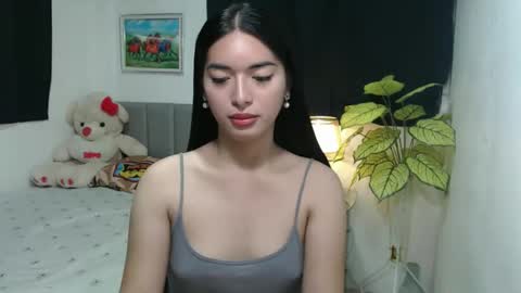Snapshot of queenpinay69 chatting on 10.16.25 QueenPinay69 online show from 10.16.25