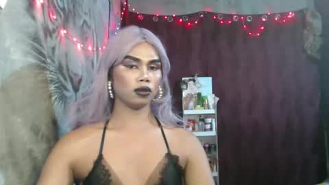 Snapshot of queenpinayebony_xx chatting on 04.18.26 queenpinayebony_xx online show from 04.18.26