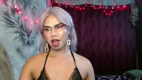 Snapshot of queenpinayebony_xx chatting on 05.15.26 queenpinayebony_xx online show from 05.15.26