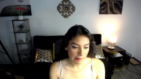 Snapshot of queenpink777 chatting on 12.19.24 Rose online show from 12.19.24
