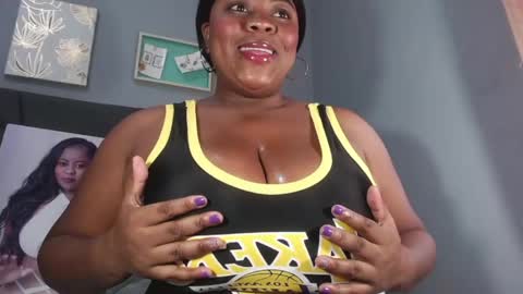 Snapshot of queenrachelbrown chatting on 04.24.26 queenrachelbrown online show from 04.24.26