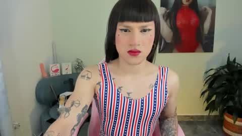 Snapshot of queenramoona_hot chatting on 01.15.25 RAMONA ULLOA online show from 01.15.25