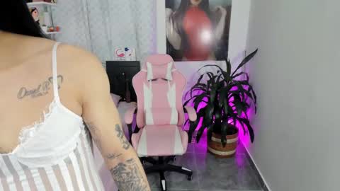 Snapshot of queenramoona_hot chatting on 09.22.25 RAMONA ULLOA online show from 09.22.25