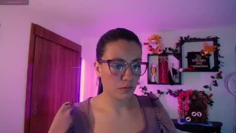 Snapshot of queenrose94 chatting on 02.13.26 queenrose94 online show from 02.13.26