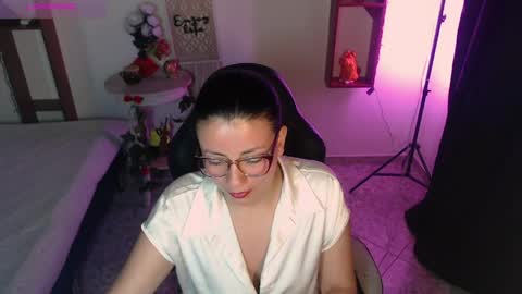 Snapshot of queenrose94 chatting on 03.30.26 queenrose94 online show from 03.30.26