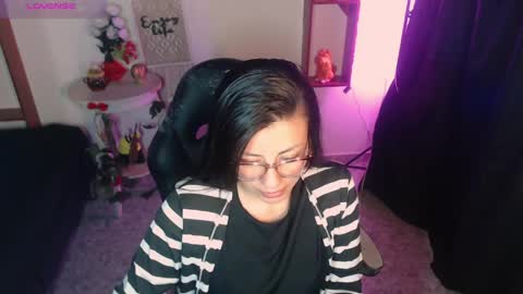 Snapshot of queenrose94 chatting on 04.06.26 queenrose94 online show from 04.06.26