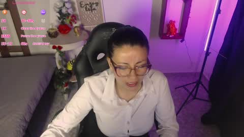 Snapshot of queenrose94 chatting on 04.09.26 queenrose94 online show from 04.09.26