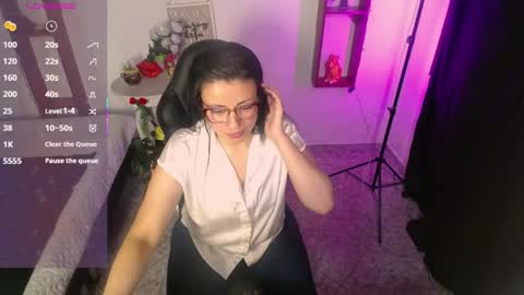 Snapshot of queenrose94 chatting on 04.14.26 queenrose94 online show from 04.14.26