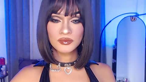 Snapshot of queenvalentinats chatting on 12.24.24 ValentinaMoone online show from 12.24.24