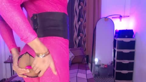 Snapshot of queenvalentinats chatting on 03.01.25 ValentinaMoone online show from 03.01.25