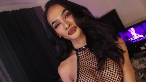 Snapshot of queenvalentinats chatting on 09.12.25 ValentinaMoone online show from 09.12.25