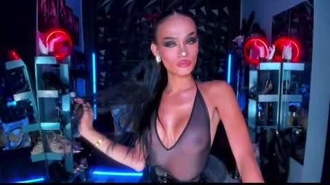 Snapshot of queenvalentinats chatting on 05.18.26 ValentinaMoone online show from 05.18.26