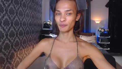 Snapshot of queenvalentinats chatting on 06.13.26 ValentinaMoone online show from 06.13.26