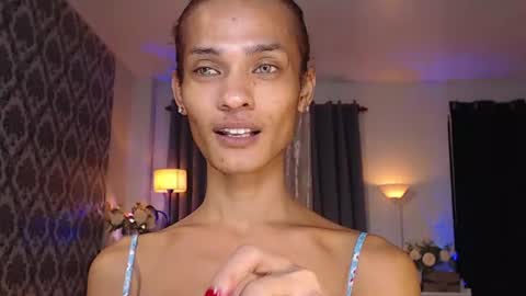Snapshot of queenvalentinats chatting on 06.19.26 ValentinaMoone online show from 06.19.26