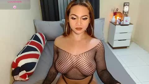 Snapshot of queenversa69 chatting on 12.17.24 DANA online show from 12.17.24