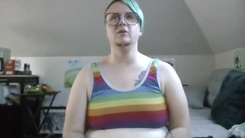 Snapshot of queerlyjaz chatting on 09.11.25 queerlyjaz online show from 09.11.25