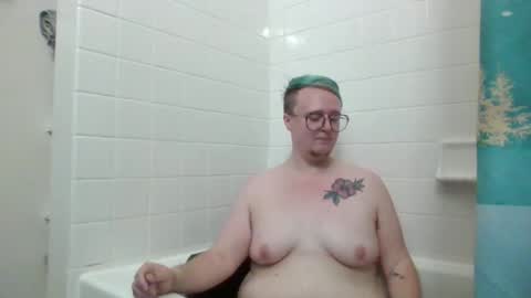 Snapshot of queerlyjaz chatting on 09.14.25 queerlyjaz online show from 09.14.25