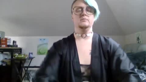 Snapshot of queerlyjaz chatting on 09.26.25 queerlyjaz online show from 09.26.25