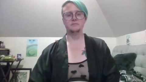 Snapshot of queerlyjaz chatting on 09.27.25 queerlyjaz online show from 09.27.25