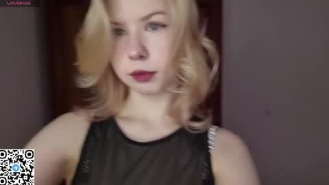 Snapshot of quennabrucker chatting on 04.25.26 Tate online show from 04.25.26