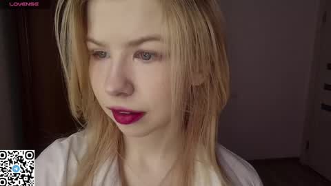 Snapshot of quennabrucker chatting on 04.30.26 Tate online show from 04.30.26