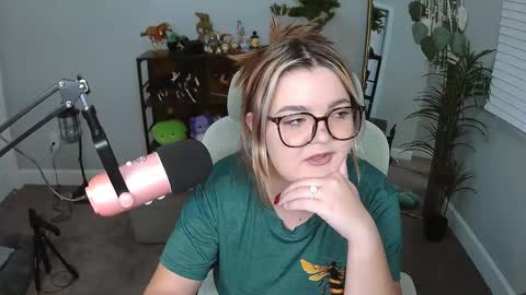 Snapshot of quervoqueen1 chatting on 05.21.26 Bri online show from 05.21.26