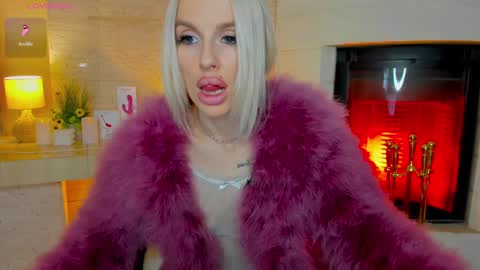 Snapshot of quietbestia chatting on 01.19.25 quietbestia online show from 01.19.25