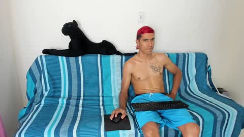 Snapshot of quinnandpuma chatting on 01.22.25 QuinnAndPuma online show from 01.22.25