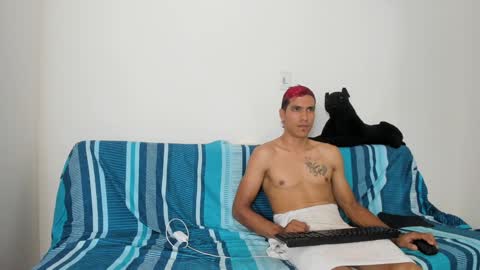 Snapshot of quinnandpuma chatting on 01.31.25 QuinnAndPuma online show from 01.31.25
