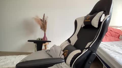 Quinnyelena online show from 12.16.25