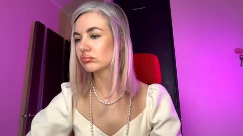 Snapshot of qusi28 chatting on 02.20.25 qusi28 online show from 02.20.25