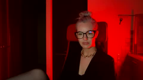 Snapshot of qusi28 chatting on 02.20.25 qusi28 online show from 02.20.25