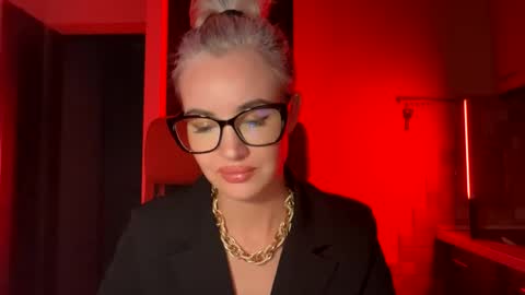 Snapshot of qusi28 chatting on 02.25.25 qusi28 online show from 02.25.25