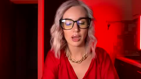 Snapshot of qusi28 chatting on 02.27.25 qusi28 online show from 02.27.25