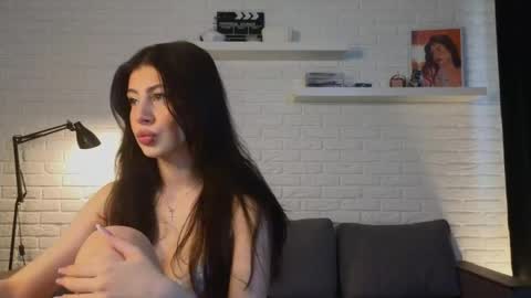 Snapshot of qwelbi chatting on 05.24.26 kiri online show from 05.24.26