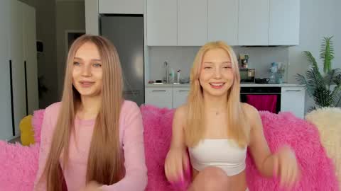 Snapshot of qwoopa chatting on 04.02.26 Leya online show from 04.02.26