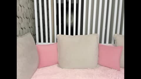 Snapshot of qwoopa chatting on 04.05.26 Leya online show from 04.05.26